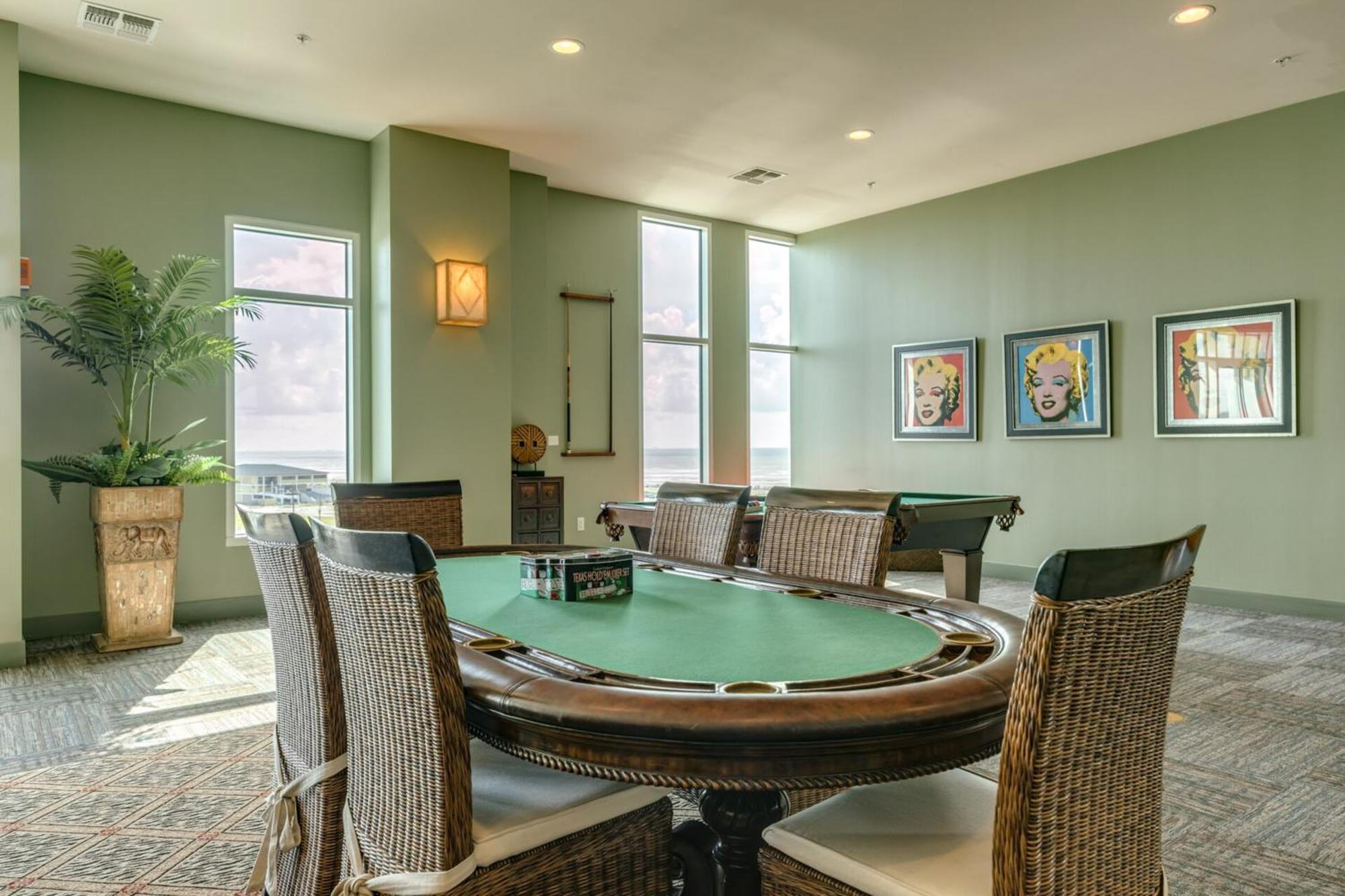 Emerald By The Sea Retreat Галвестън Стая снимка